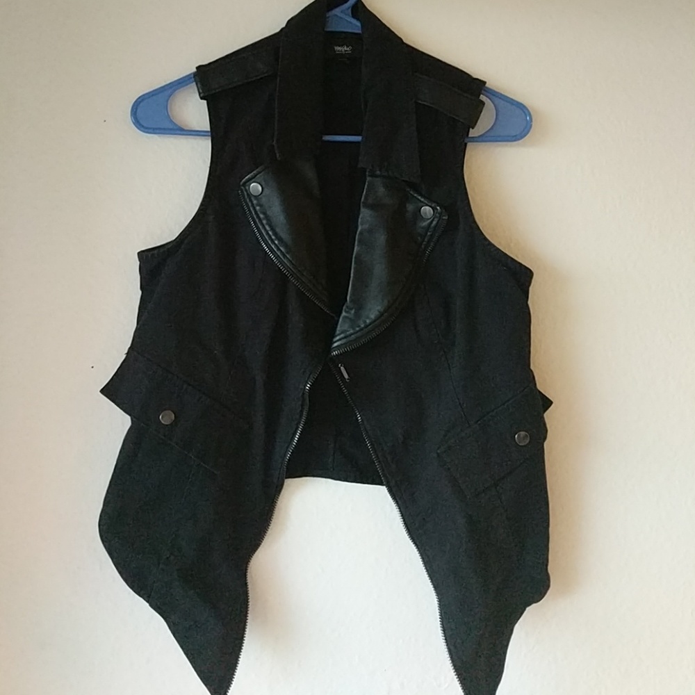 Moto Vest Black Leather Collar